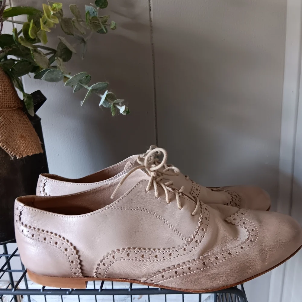 Garnet Hill Women's Taupe Leather Wingtip Oxfords